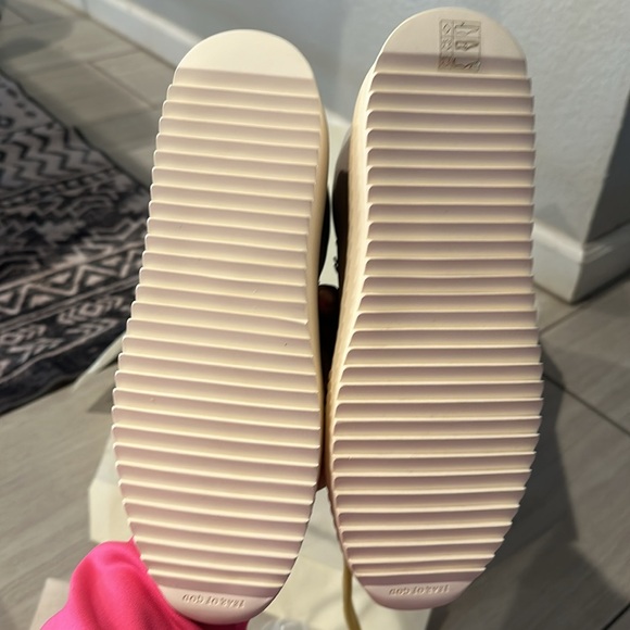 Fear of God hiking sneaker - Picture 2 of 4